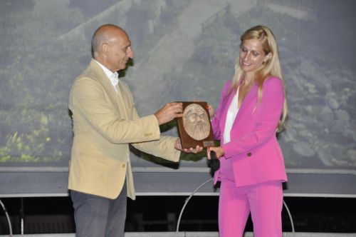Orazio Micali premia Tiziana DAngelo
